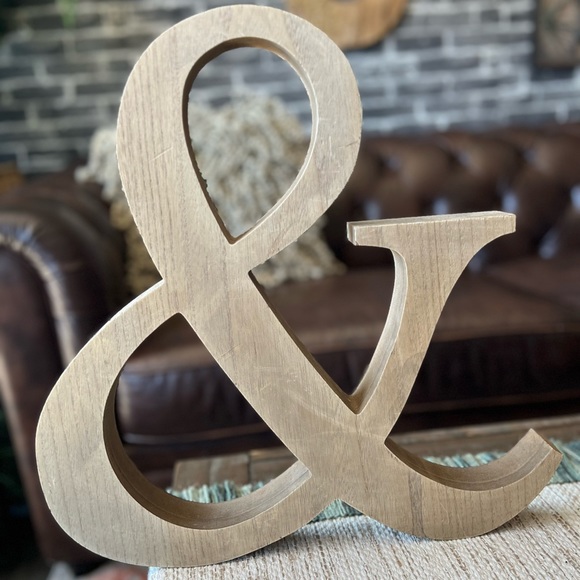 Hobby Lobby Other - Wooden “&” home decoration large